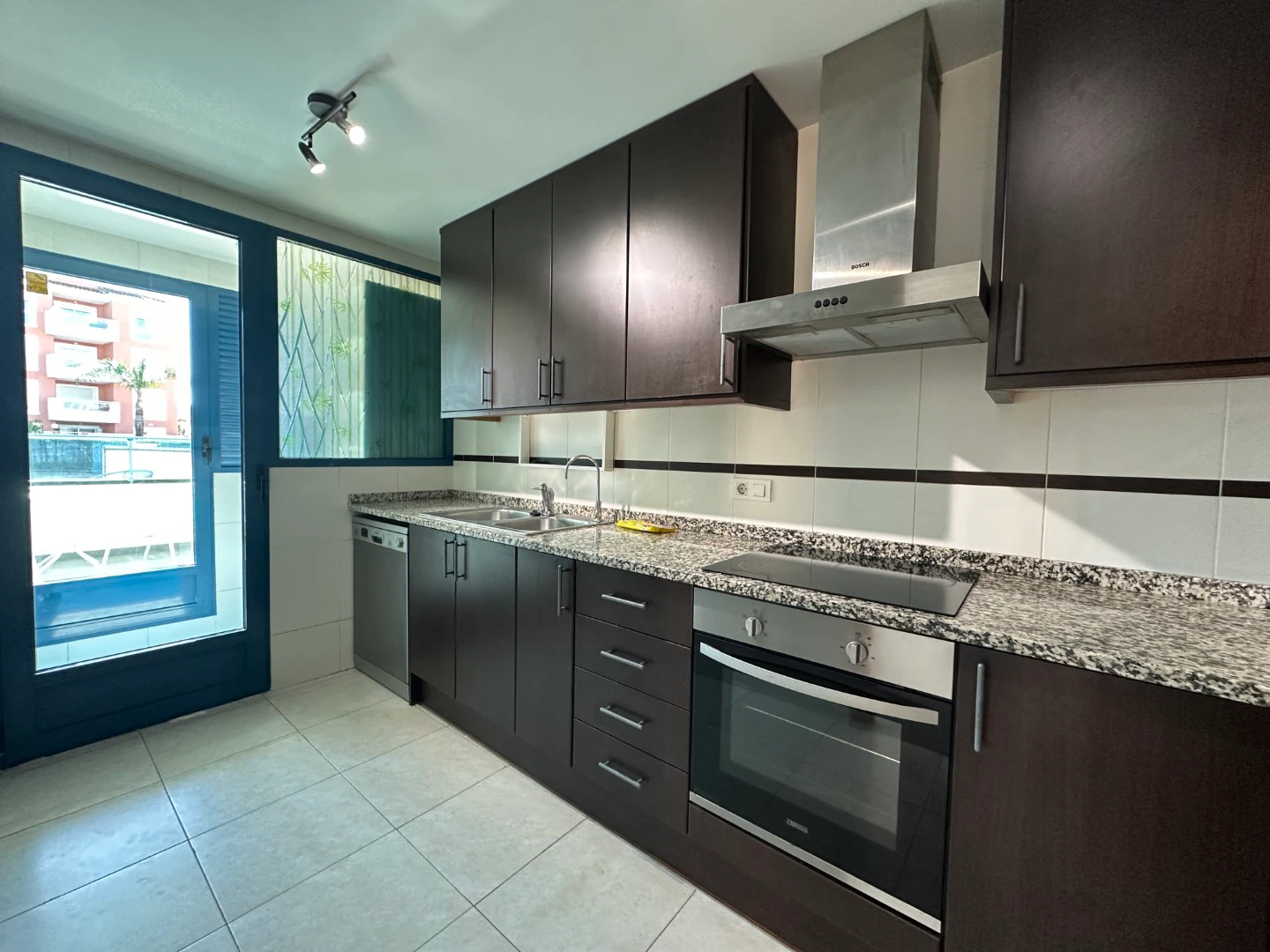 Apartamento en venta de 3 habitaciones en Denia, Alicante.