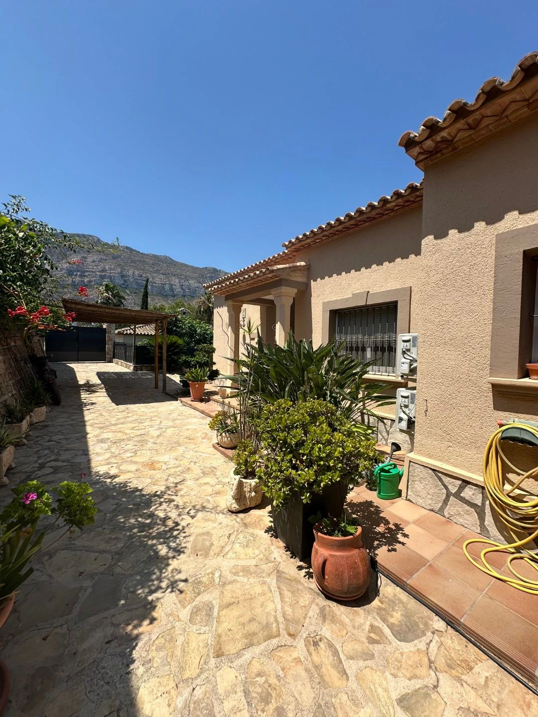 Chalet for Sale in Dénia with Sea and Mountain Views
