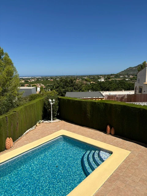 Bonita villa unifamiliar con piscina en Pedregue