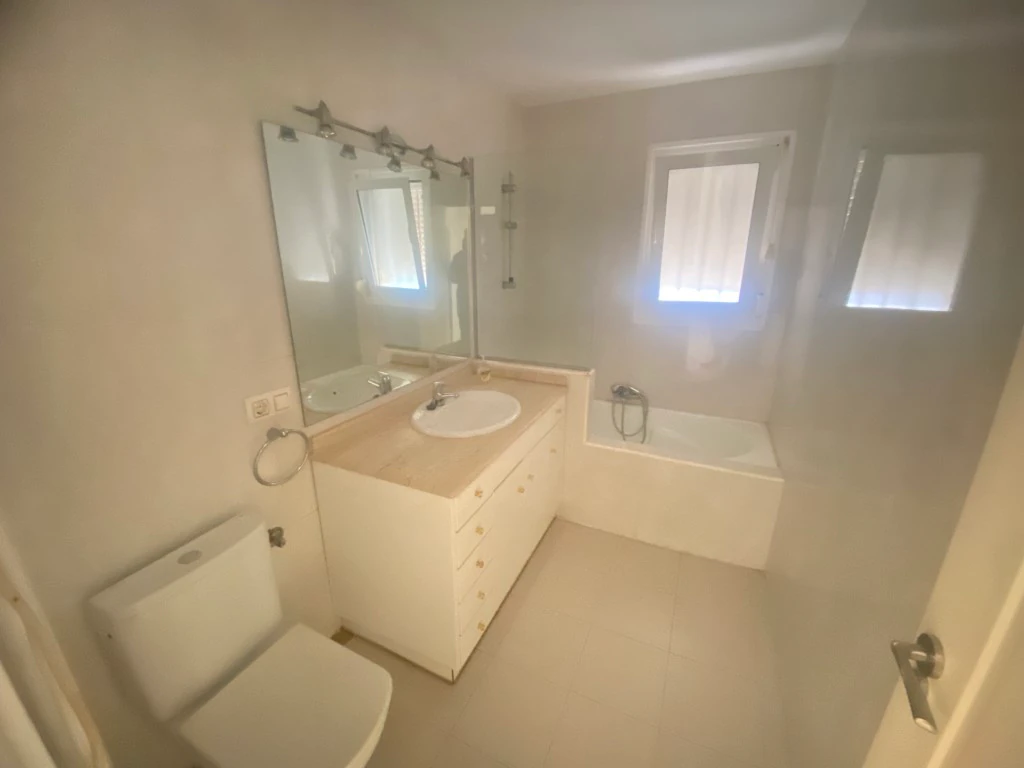 Se vende bonito apartamento en zona Marineta Casiana, cerca de Denia.