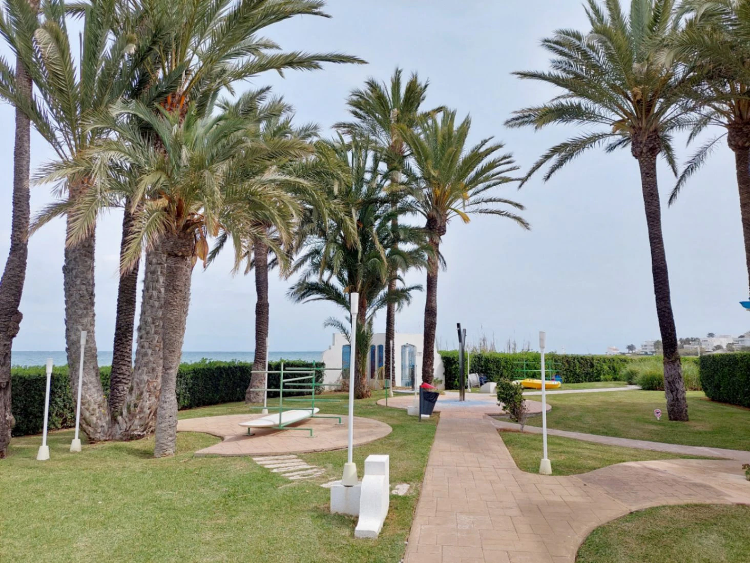 Apartamento en planta baja con vistas frontales al mar en Las Marinas