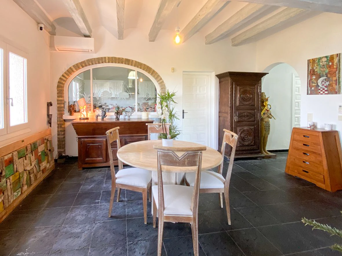 Classic villa in Dénia with views