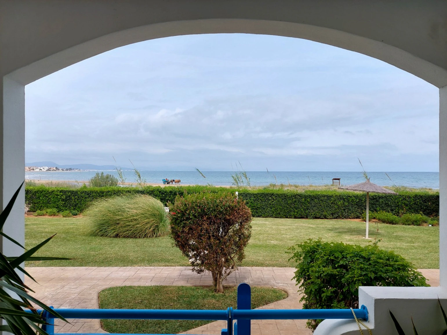 Apartamento en planta baja con vistas frontales al mar en Las Marinas