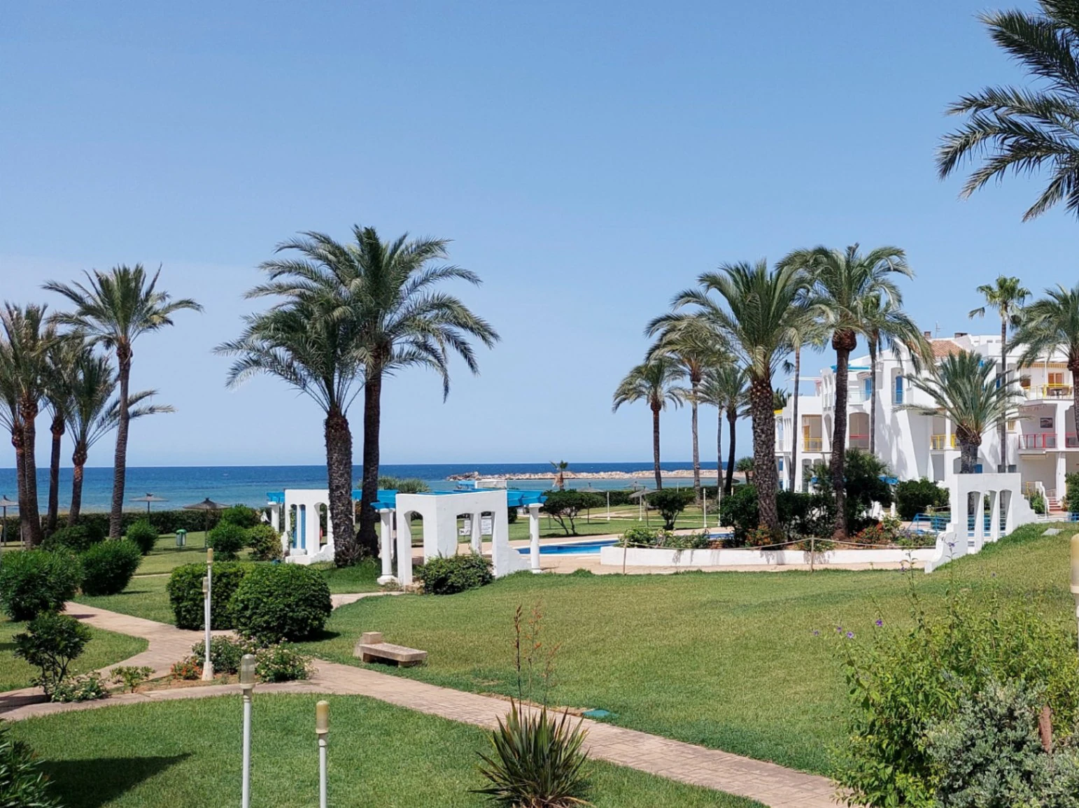 Apartamento en planta baja con vistas frontales al mar en Las Marinas