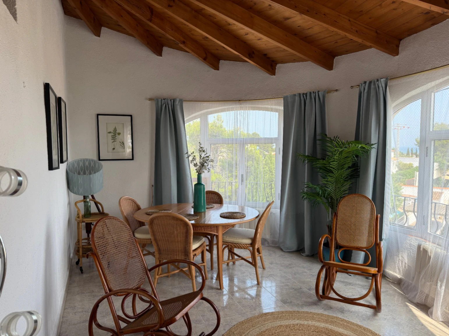 Charming villa in the Montgó area with panoramic views of the sea, the castle, and the city of Dénia.