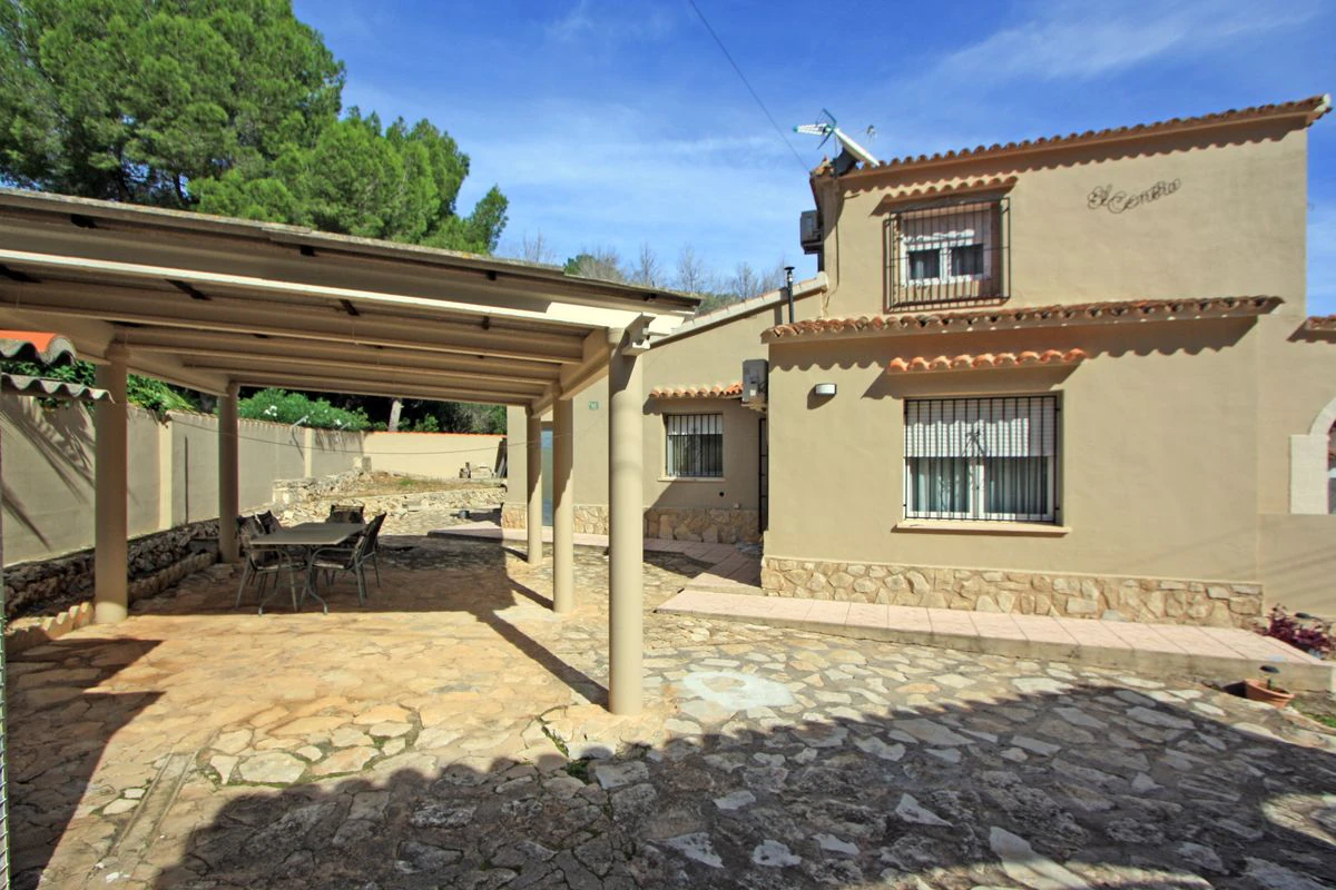 VILLA WITH MOUNTAIN VIEWS IN DÉNIA