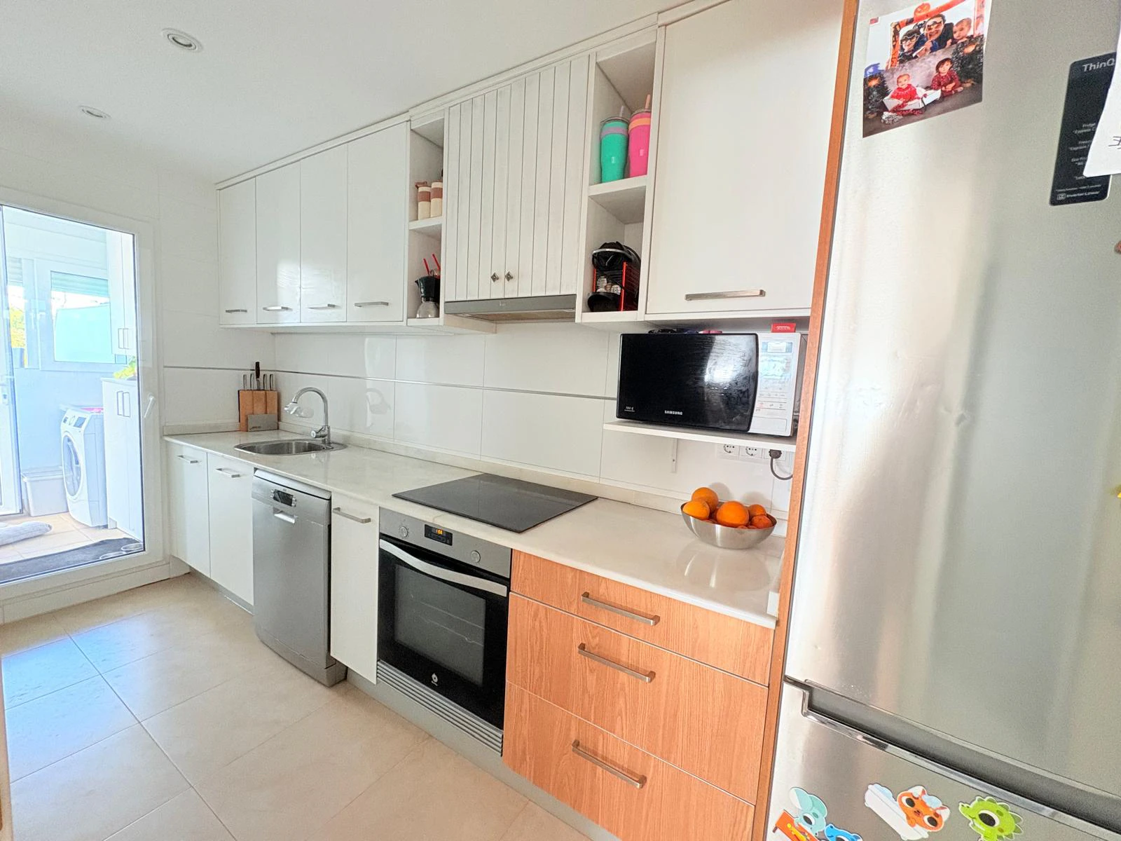Apartamento PRIMERA LINEA PLAYA Denia con 3 dormitorios y piscina comunitaria