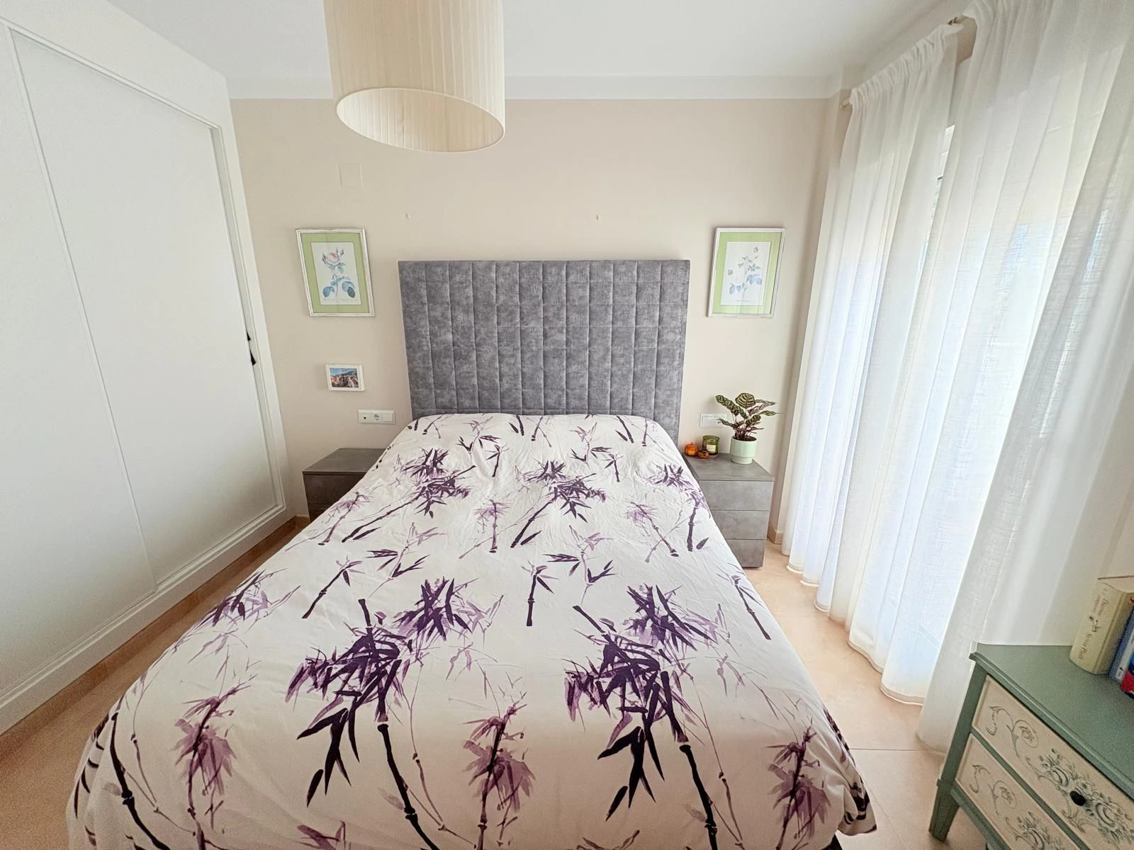 Apartamento PRIMERA LINEA PLAYA Denia con 3 dormitorios y piscina comunitaria