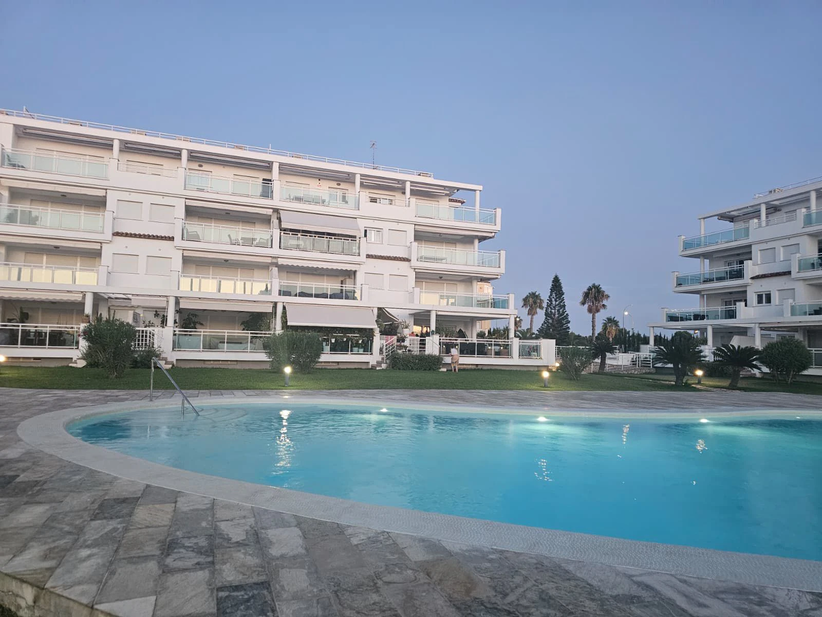 Apartamento PRIMERA LINEA PLAYA Denia con 3 dormitorios y piscina comunitaria