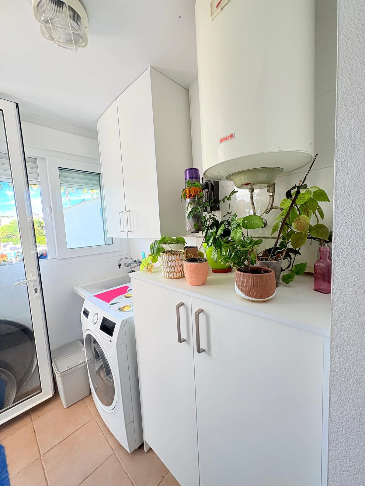 Apartamento PRIMERA LINEA PLAYA Denia con 3 dormitorios y piscina comunitaria