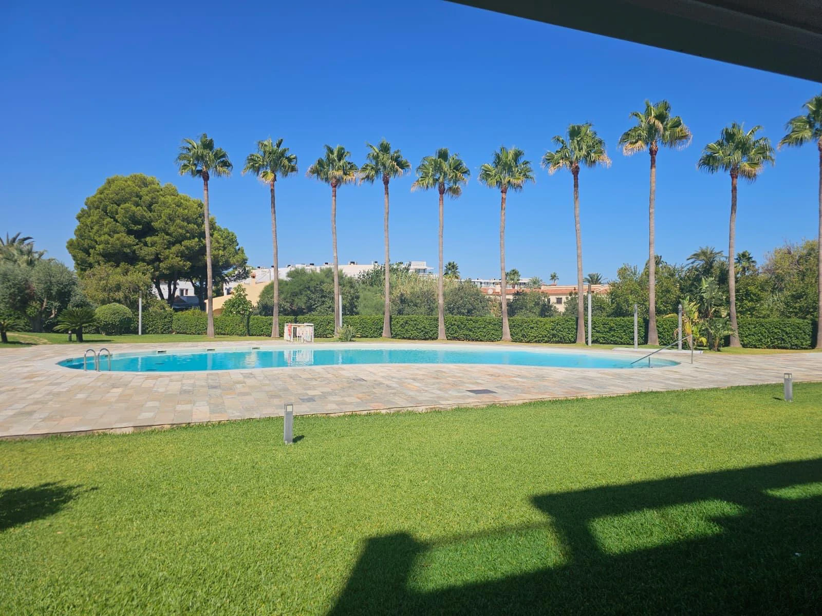 Apartamento PRIMERA LINEA PLAYA Denia con 3 dormitorios y piscina comunitaria
