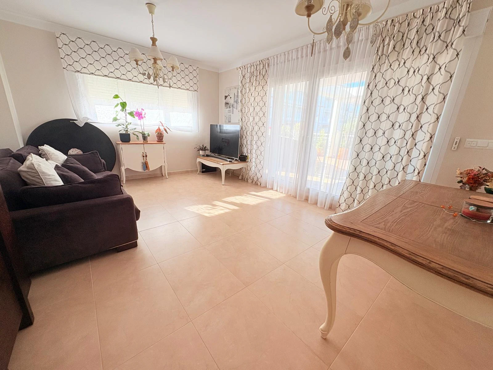Apartamento PRIMERA LINEA PLAYA Denia con 3 dormitorios y piscina comunitaria