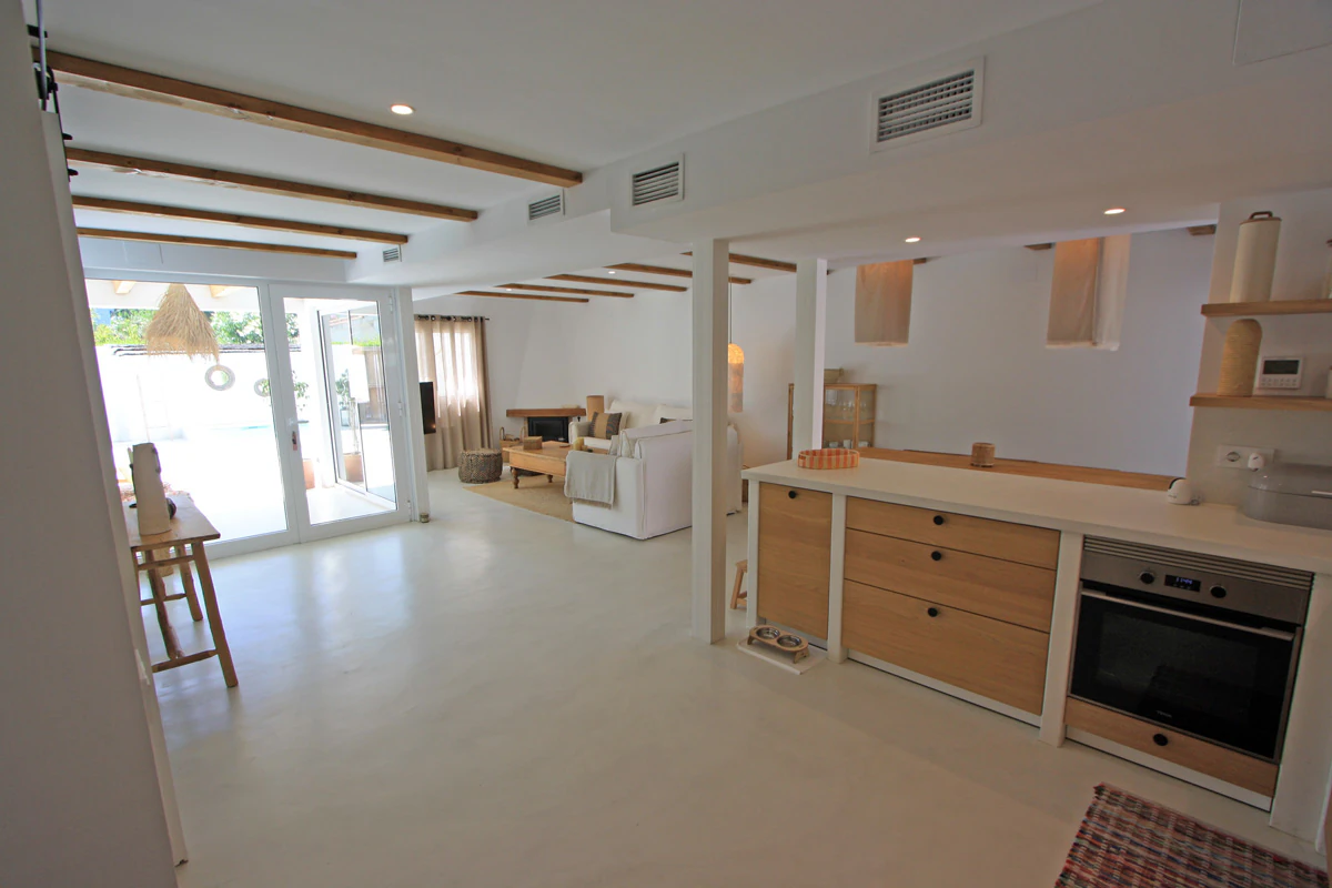 MAISON MITOYENNE IBICENCA AVEC PISCINE PRIVÉE À 250 M DE LA PLAGE ET À 1 KM DE DÉNIA