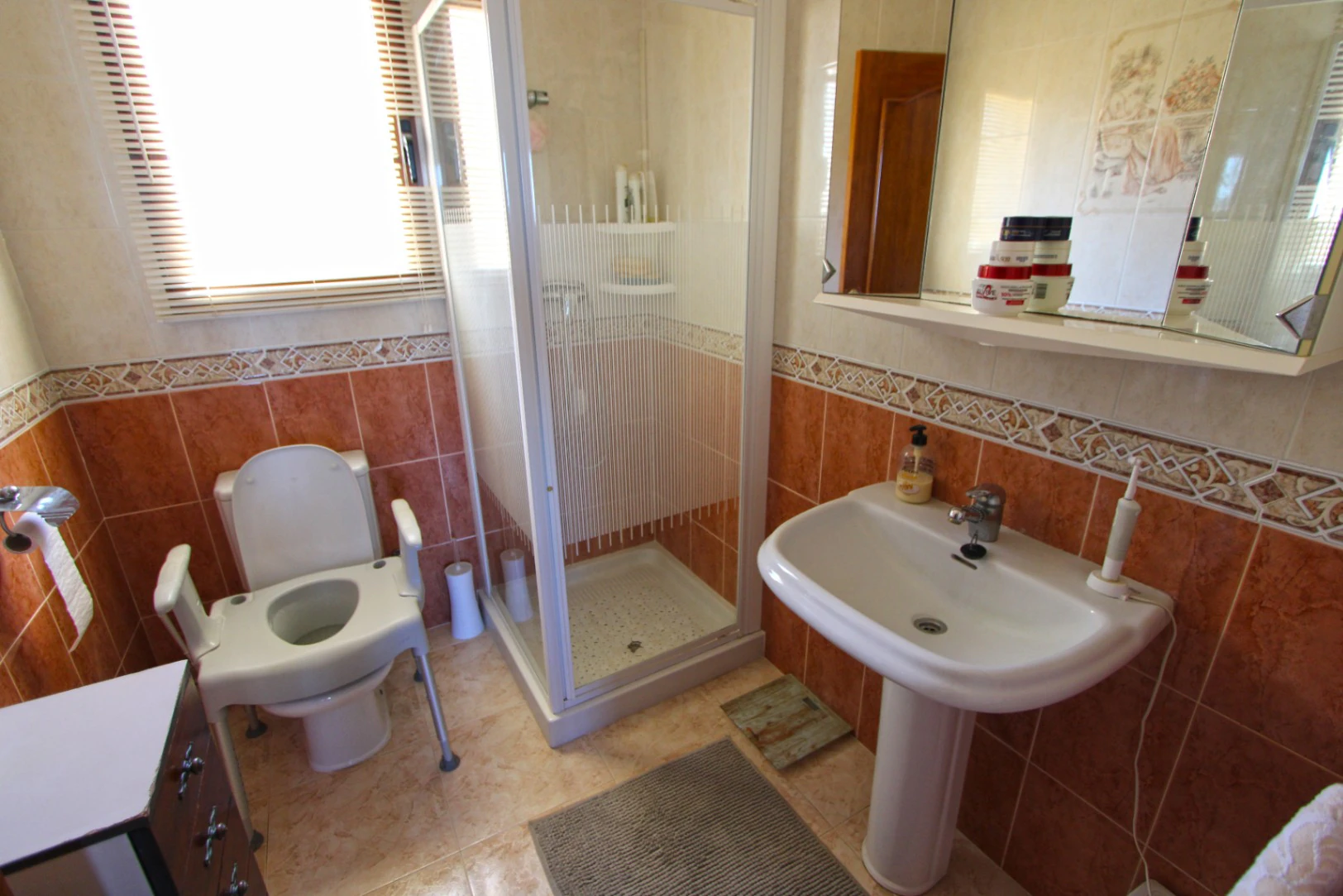 Chalet con piscina y 5 dormitorios en venta Rafol de Almunia