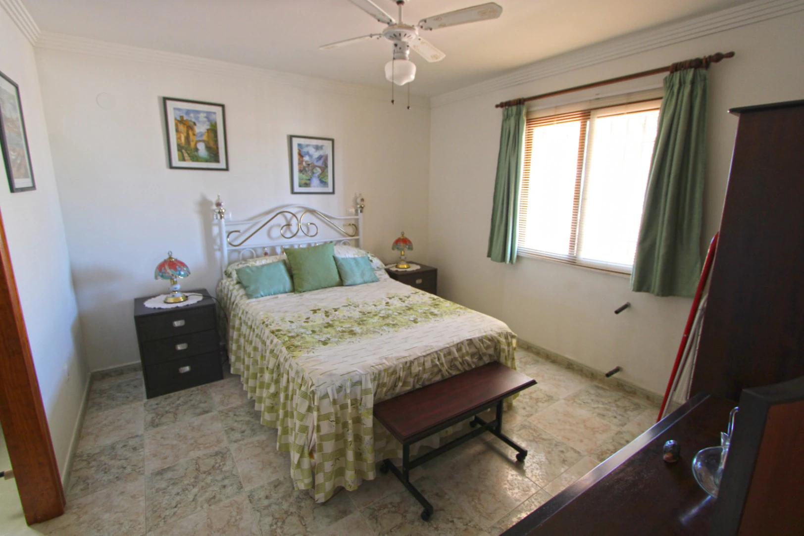 Chalet con piscina y 5 dormitorios en venta Rafol de Almunia