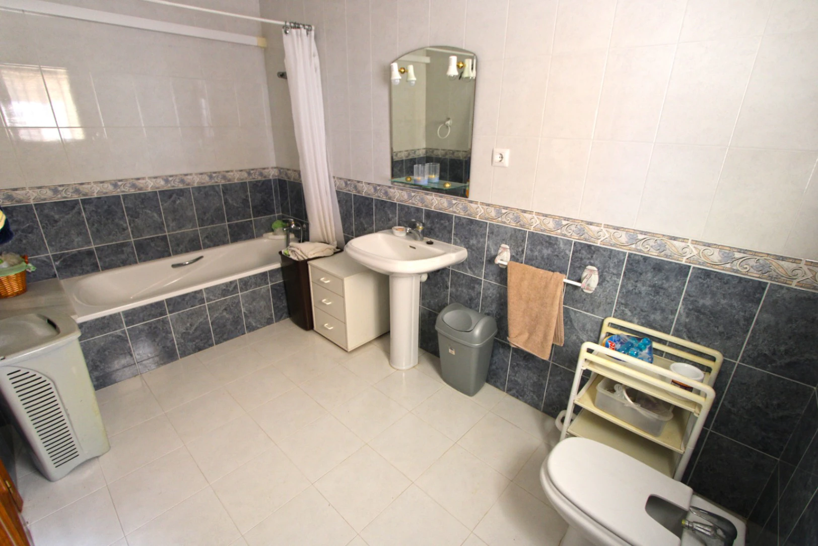 Chalet con piscina y 5 dormitorios en venta Rafol de Almunia