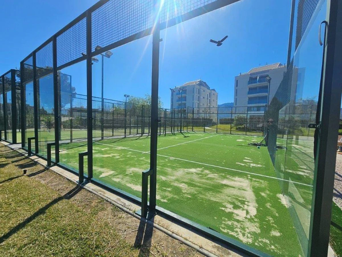 ACOGEDOR APARTAMENTO CON VISTAS AL MAR EN VERGEL PERO A 500 M DE LAS PLAYAS DE LAS MARINAS EN DÉNIA