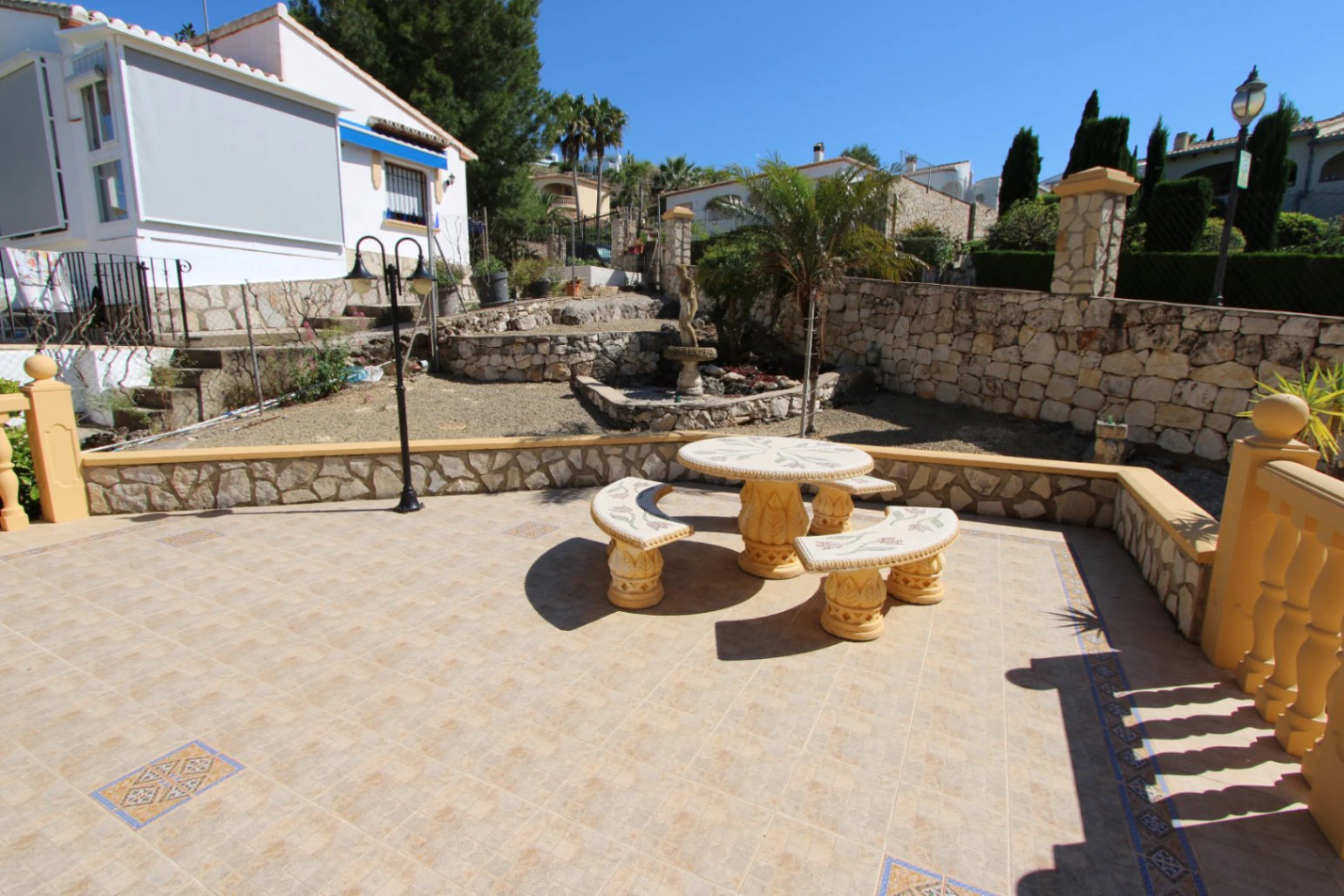 Chalet con piscina y 5 dormitorios en venta Rafol de Almunia