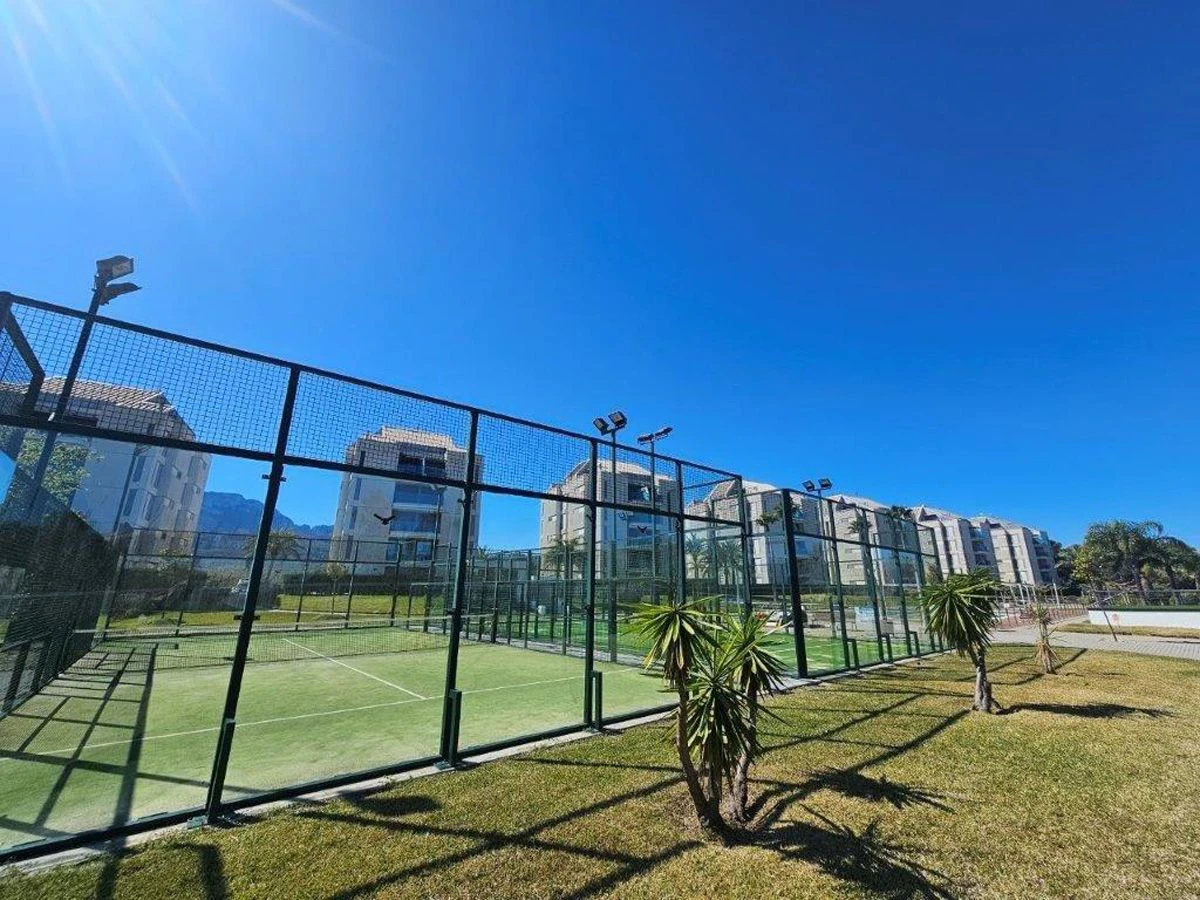 ACOGEDOR APARTAMENTO CON VISTAS AL MAR EN VERGEL PERO A 500 M DE LAS PLAYAS DE LAS MARINAS EN DÉNIA