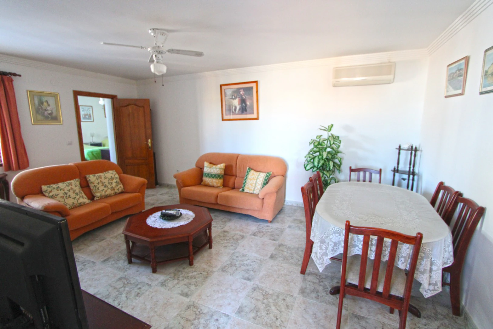 Chalet con piscina y 5 dormitorios en venta Rafol de Almunia