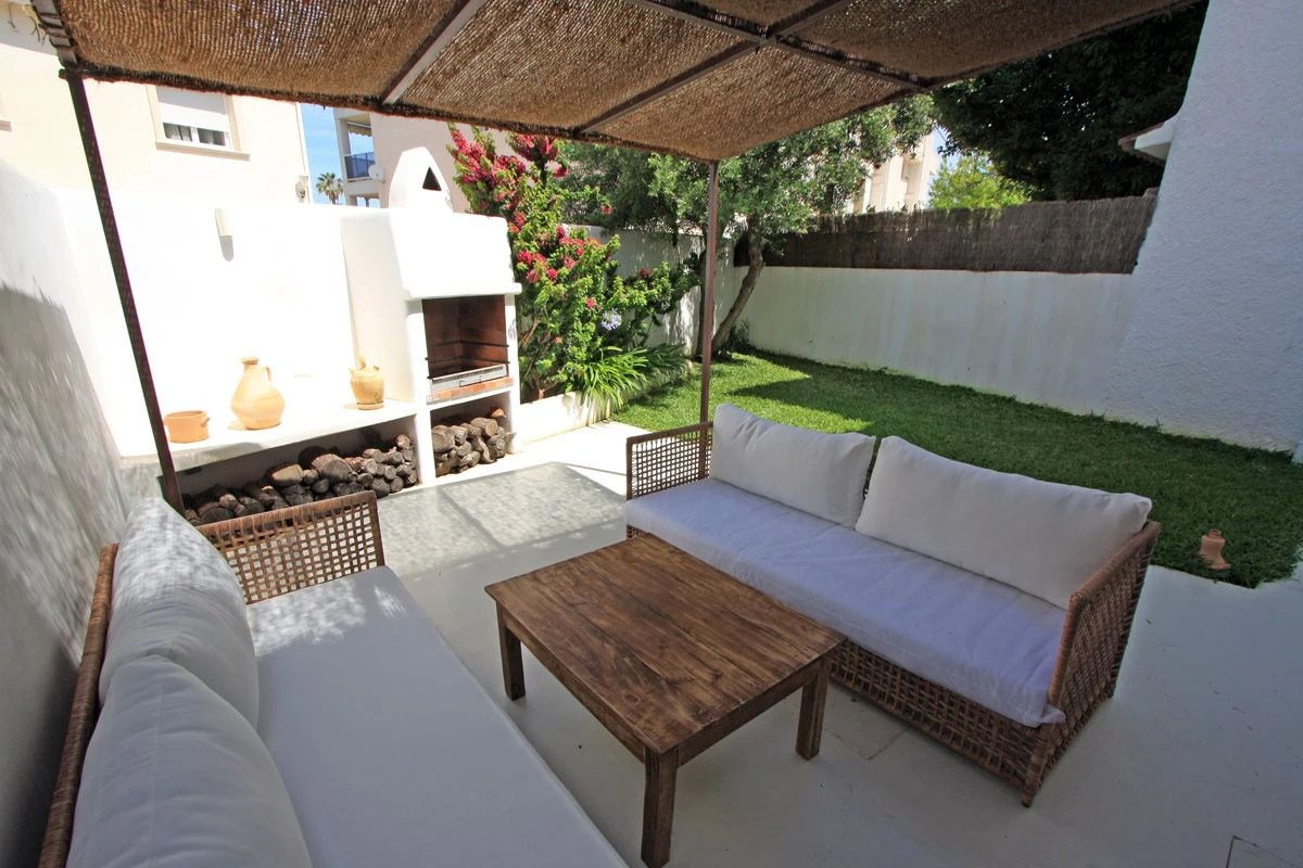 MAISON MITOYENNE IBICENCA AVEC PISCINE PRIVÉE À 250 M DE LA PLAGE ET À 1 KM DE DÉNIA