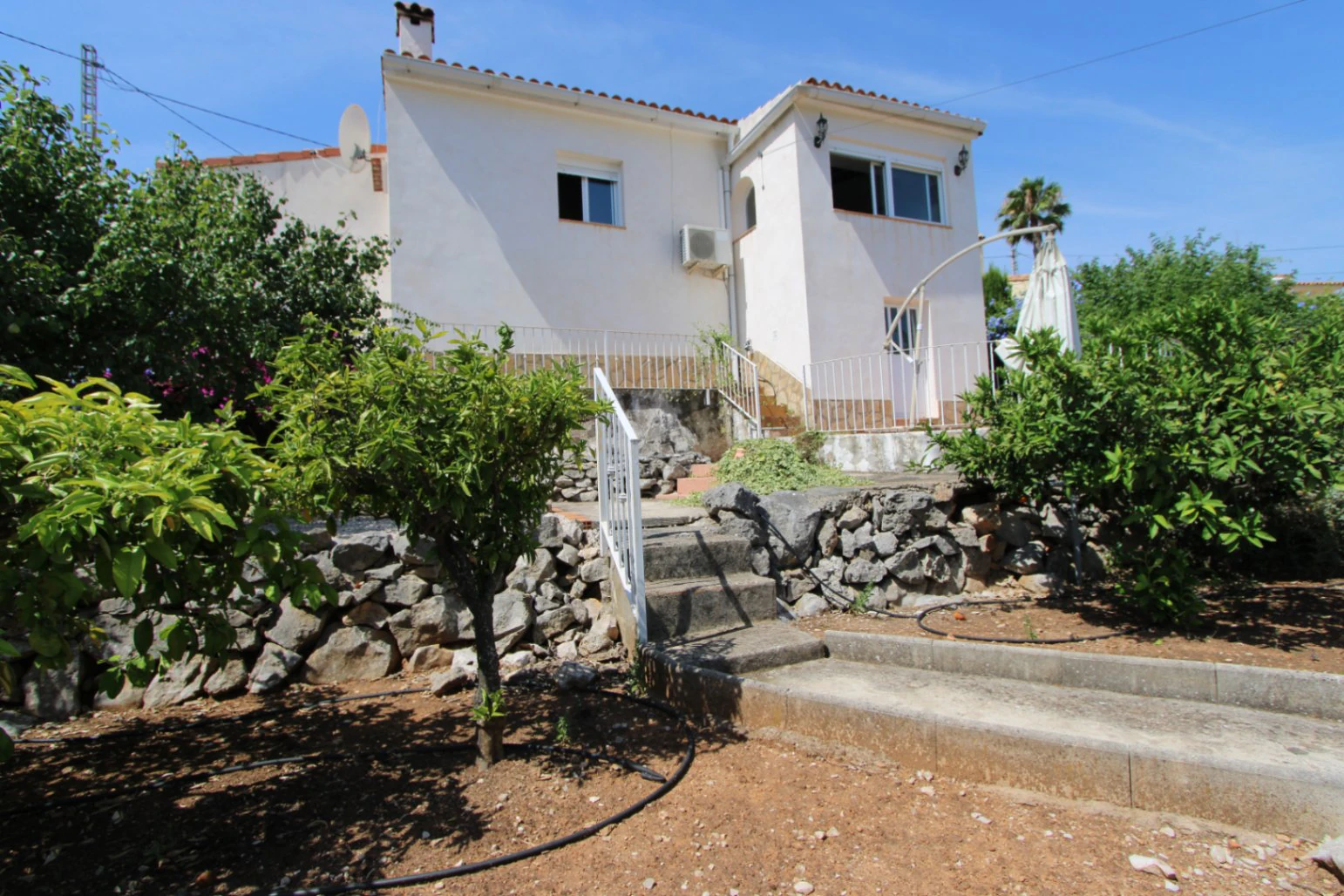 Chalet a la venta con vistas panorámicas al valle y al mar en Orba