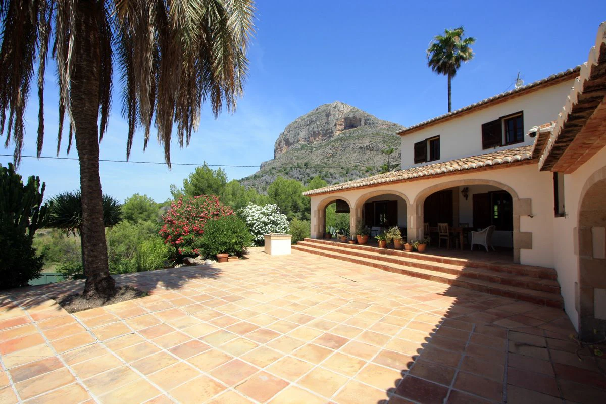 VILLA - FARMHOUSE WITH SOUTH - WEST ORIENTATION IN JÁVEA