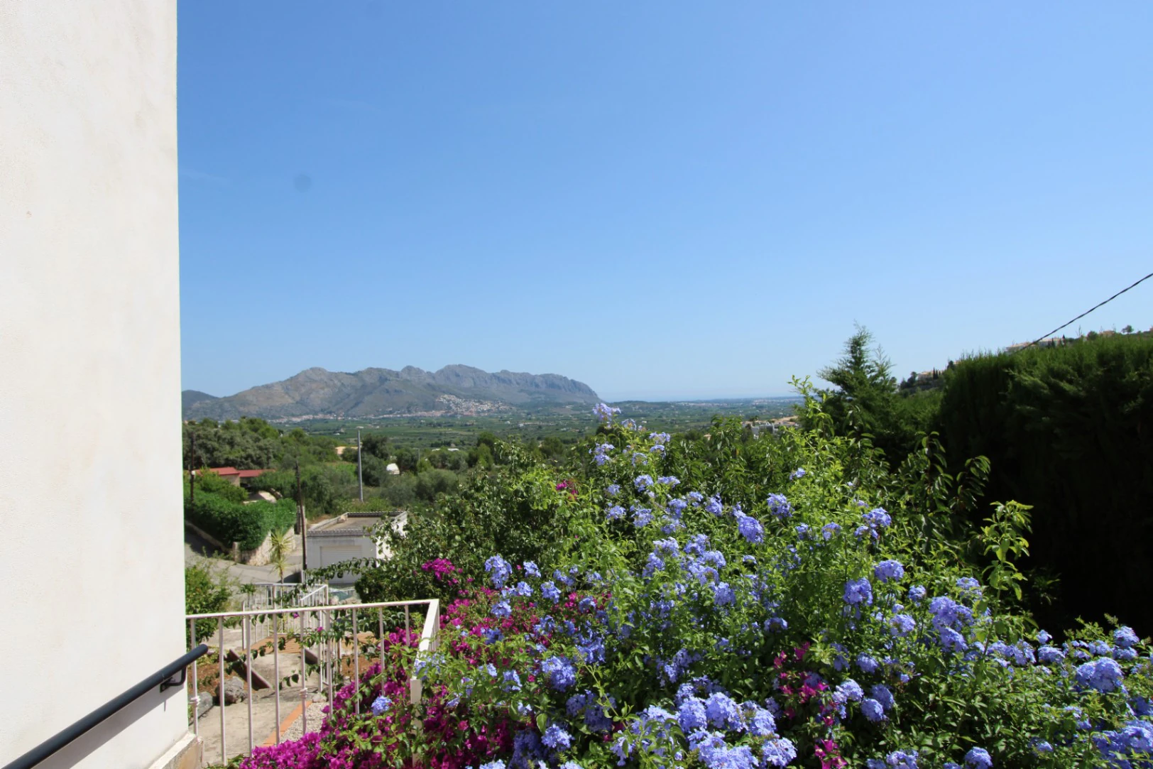 Chalet a la venta con vistas panorámicas al valle y al mar en Orba