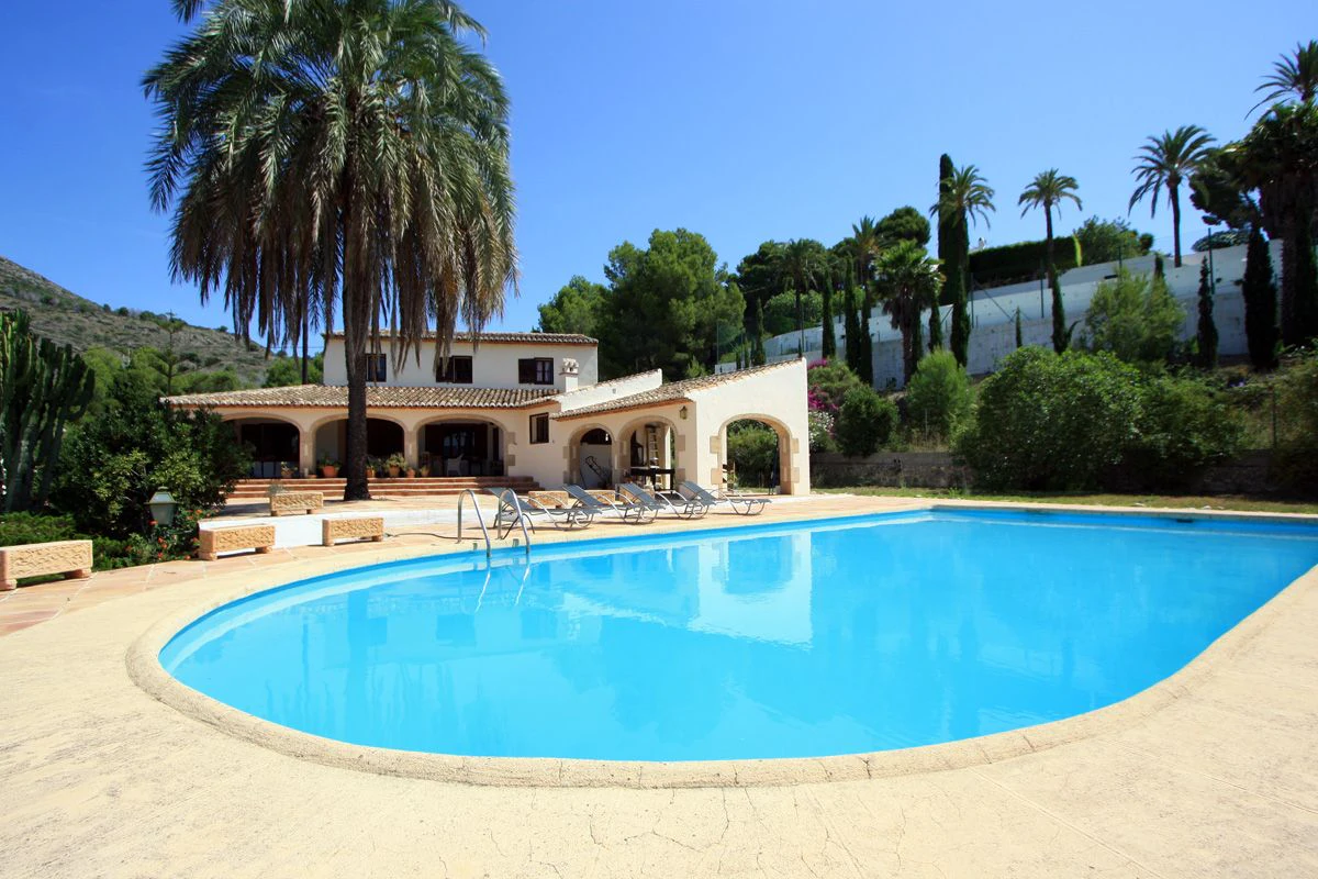 VILLA - FARMHOUSE WITH SOUTH - WEST ORIENTATION IN JÁVEA