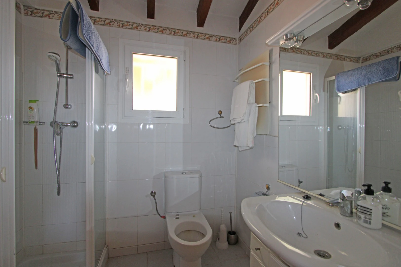 Chalet a la venta con vistas panorámicas al valle y al mar en Orba