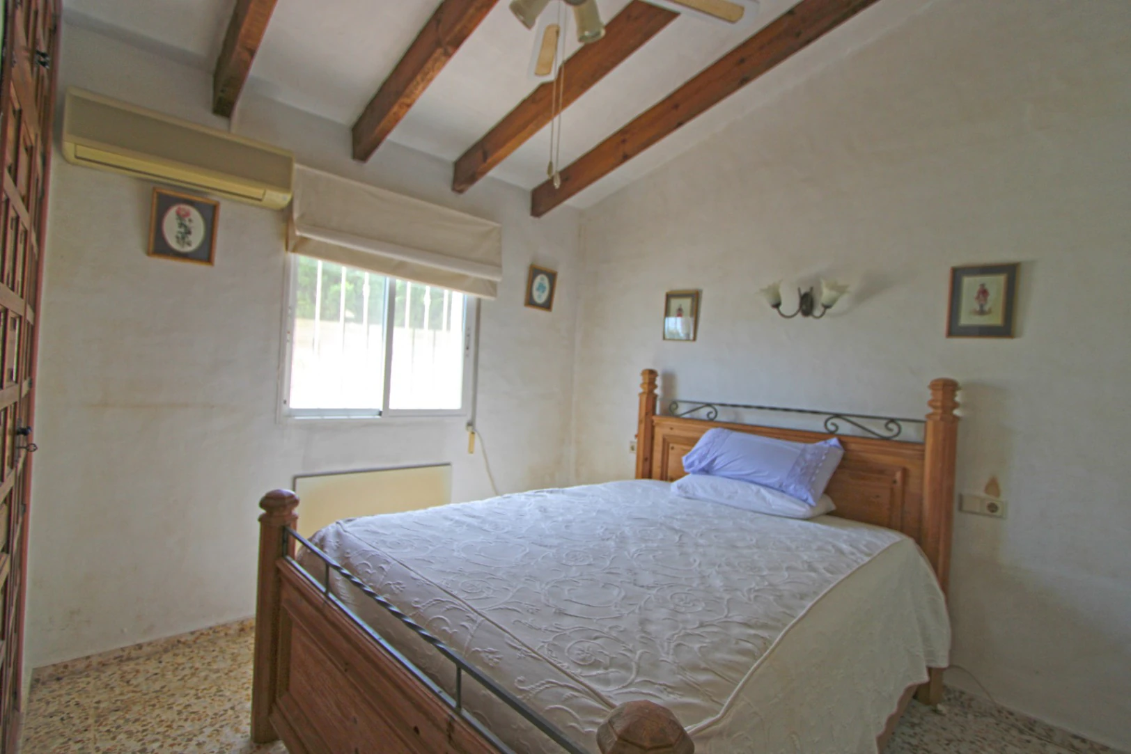 Chalet a la venta con vistas panorámicas al valle y al mar en Orba