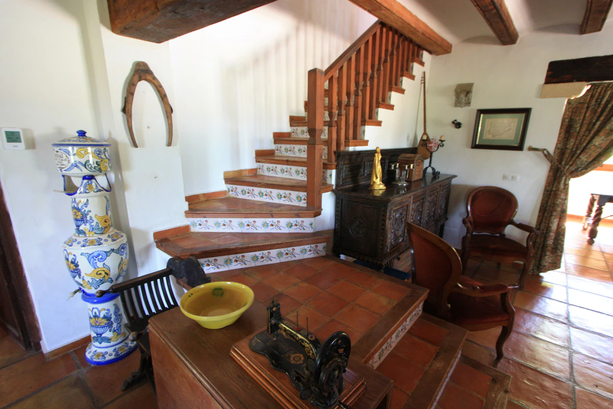 VILLA - FARMHOUSE WITH SOUTH - WEST ORIENTATION IN JÁVEA