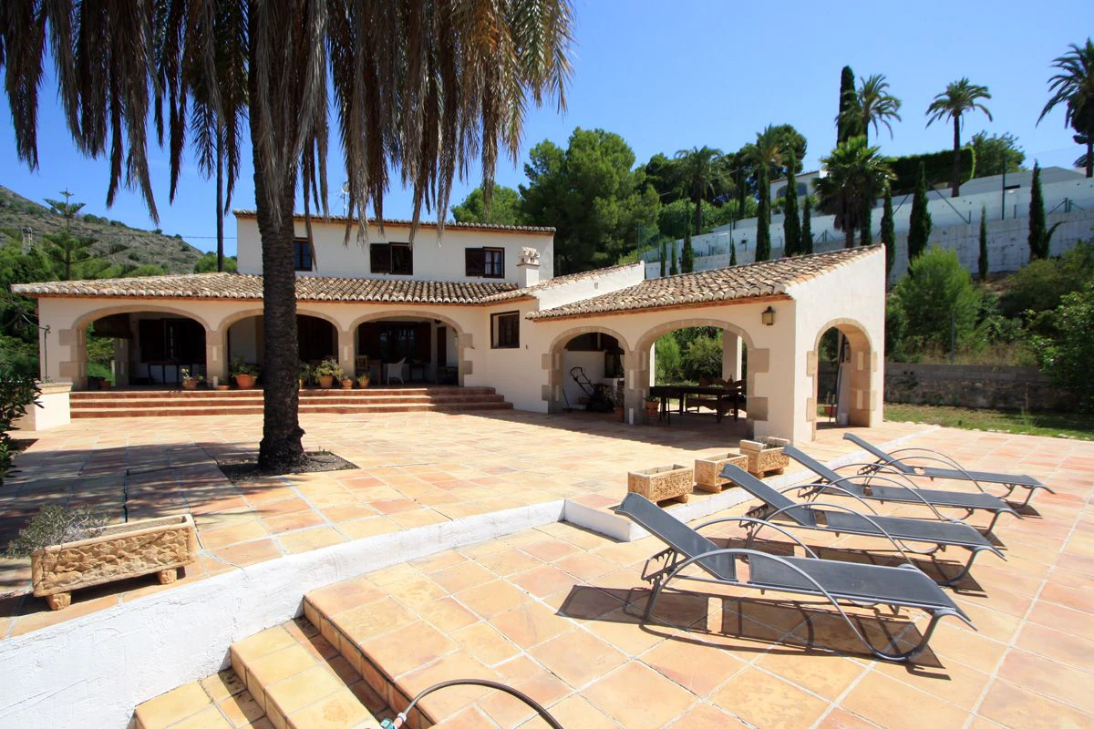VILLA - FARMHOUSE WITH SOUTH - WEST ORIENTATION IN JÁVEA