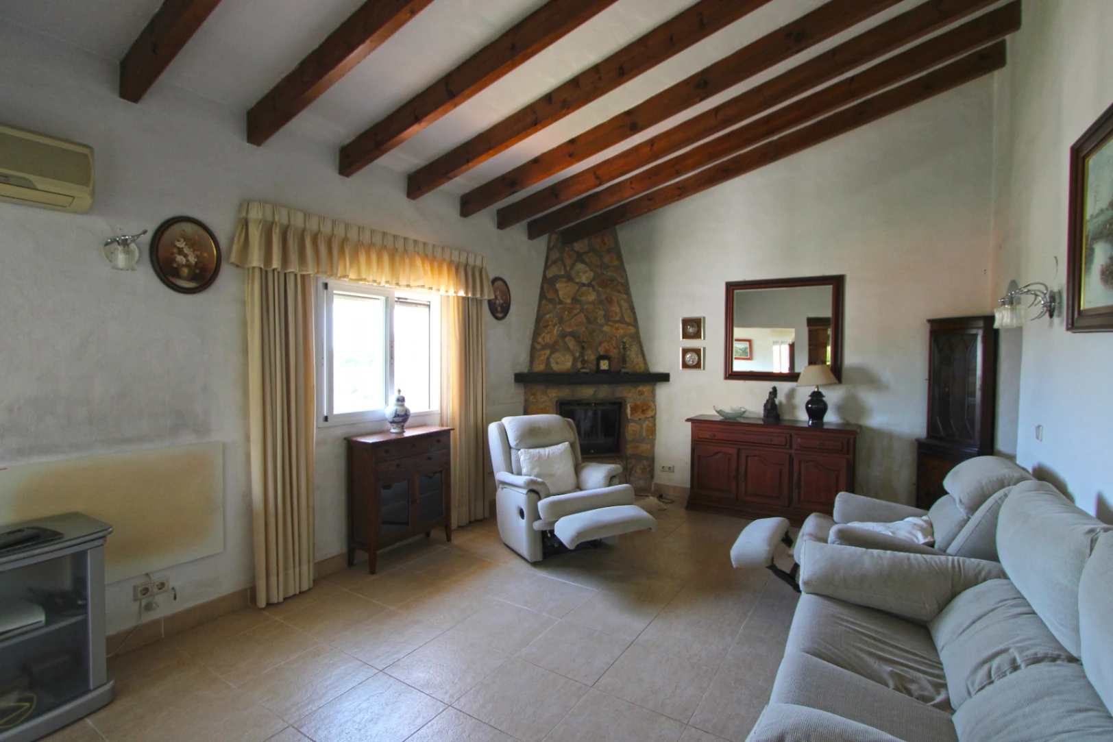 Chalet a la venta con vistas panorámicas al valle y al mar en Orba