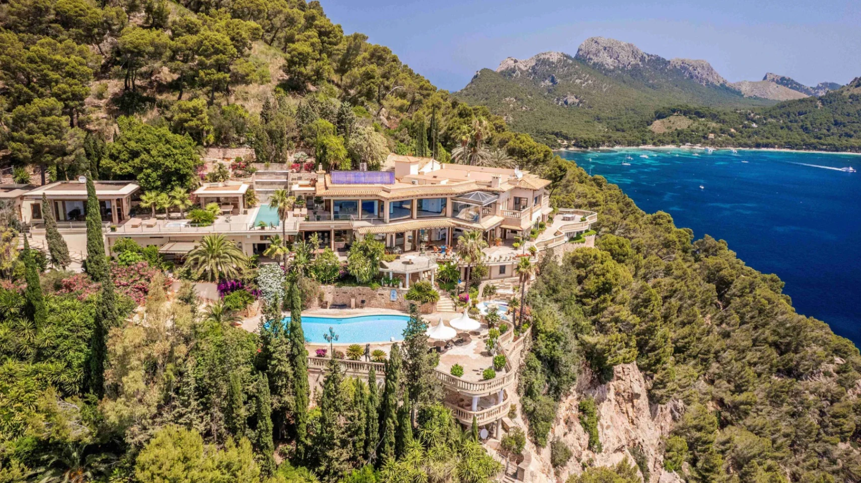 Villa de lujo en venta: 7 habitaciones, 2 piscinas, parcela de 22.000 m²