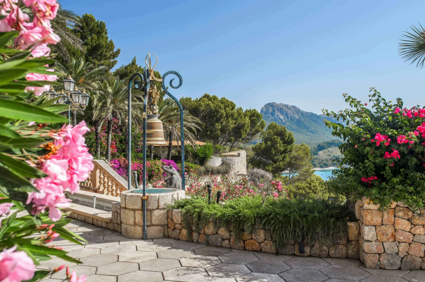 Villa de lujo en venta: 7 habitaciones, 2 piscinas, parcela de 22.000 m²