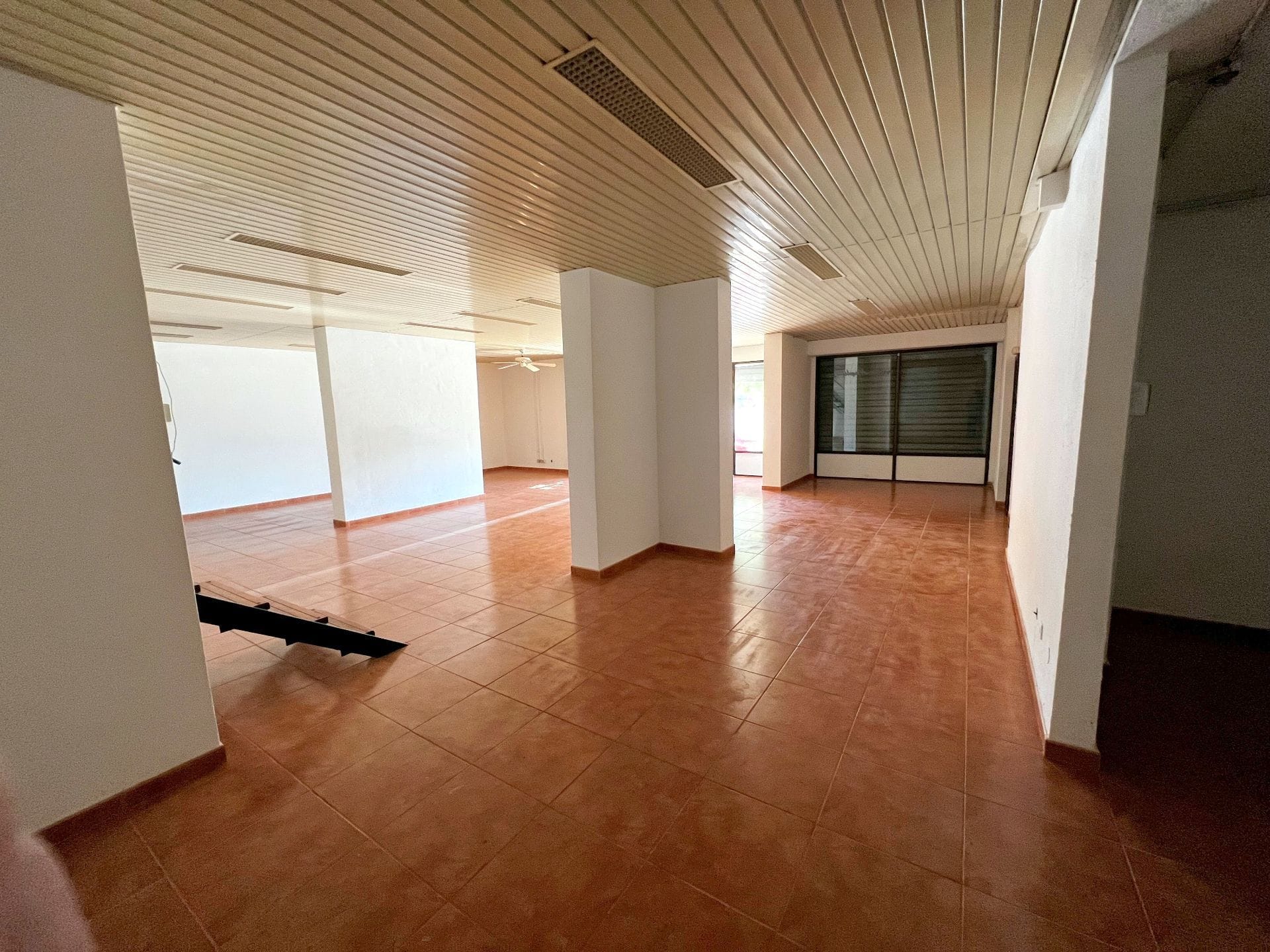 Local comercial en C/ Simón Bolivar 44