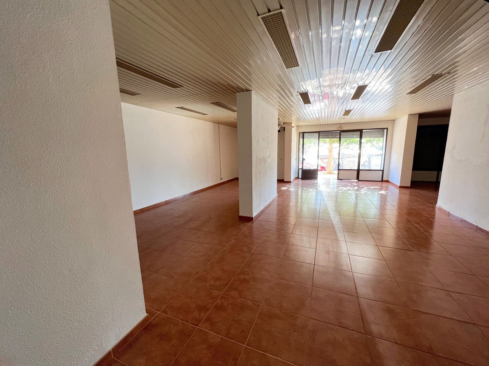 Local comercial en C/ Simón Bolivar 44