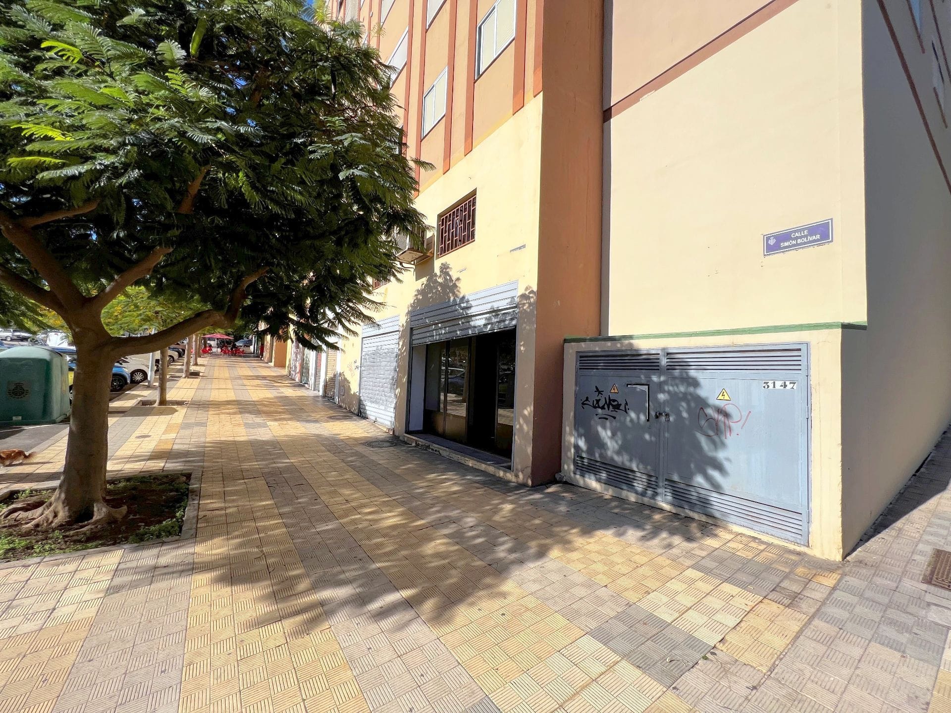 Local comercial en C/ Simón Bolivar 44