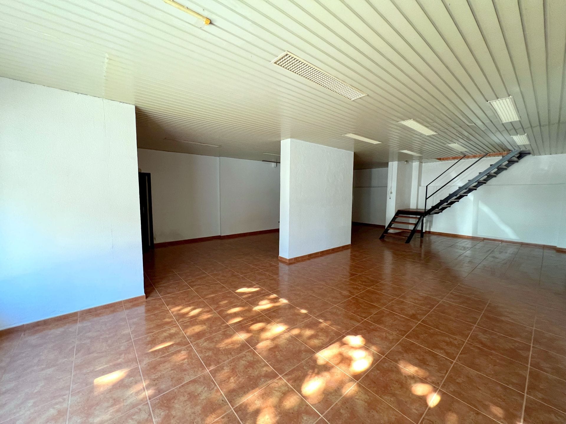 Local comercial en C/ Simón Bolivar 44