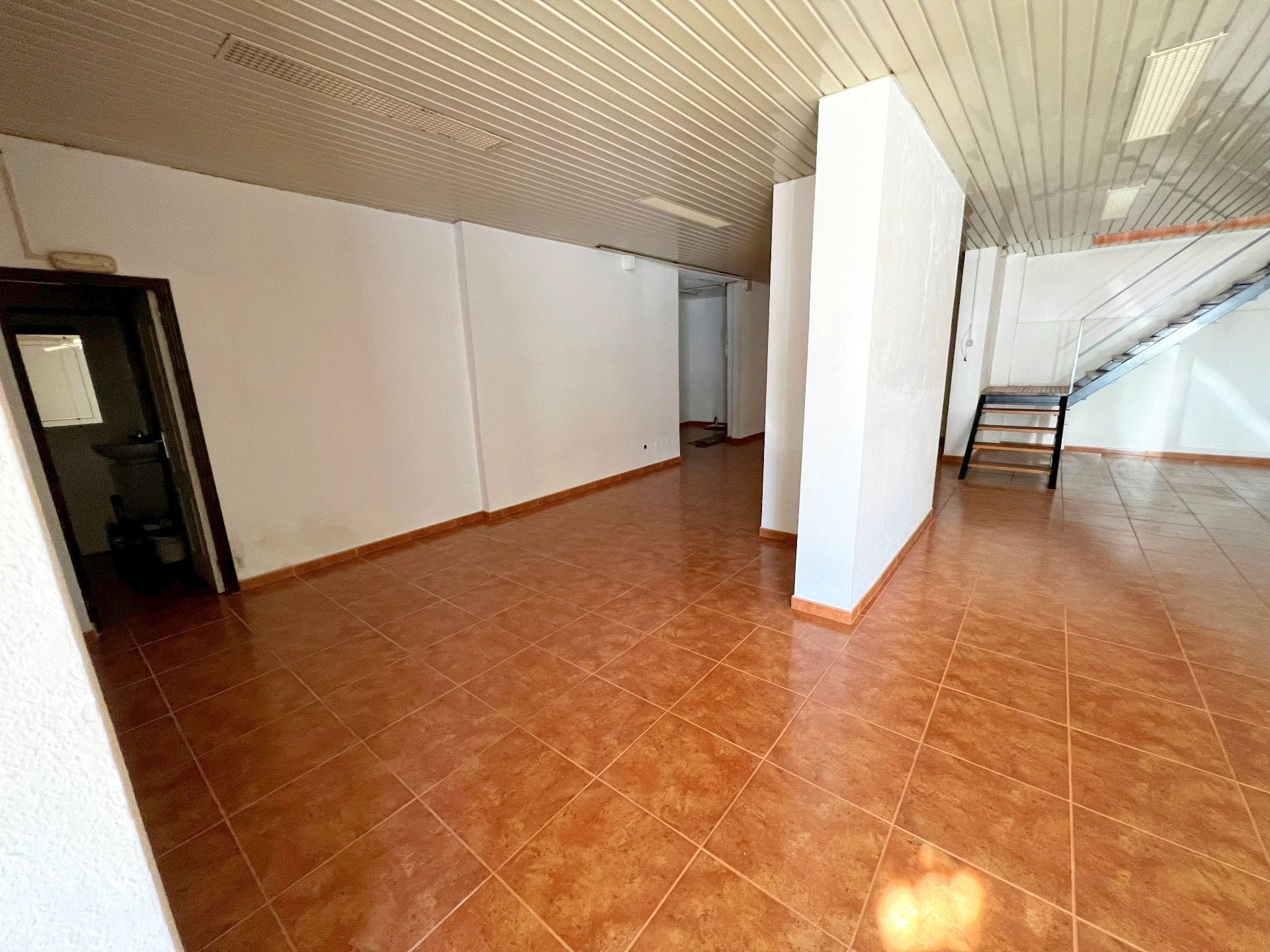 Local comercial en C/ Simón Bolivar 44