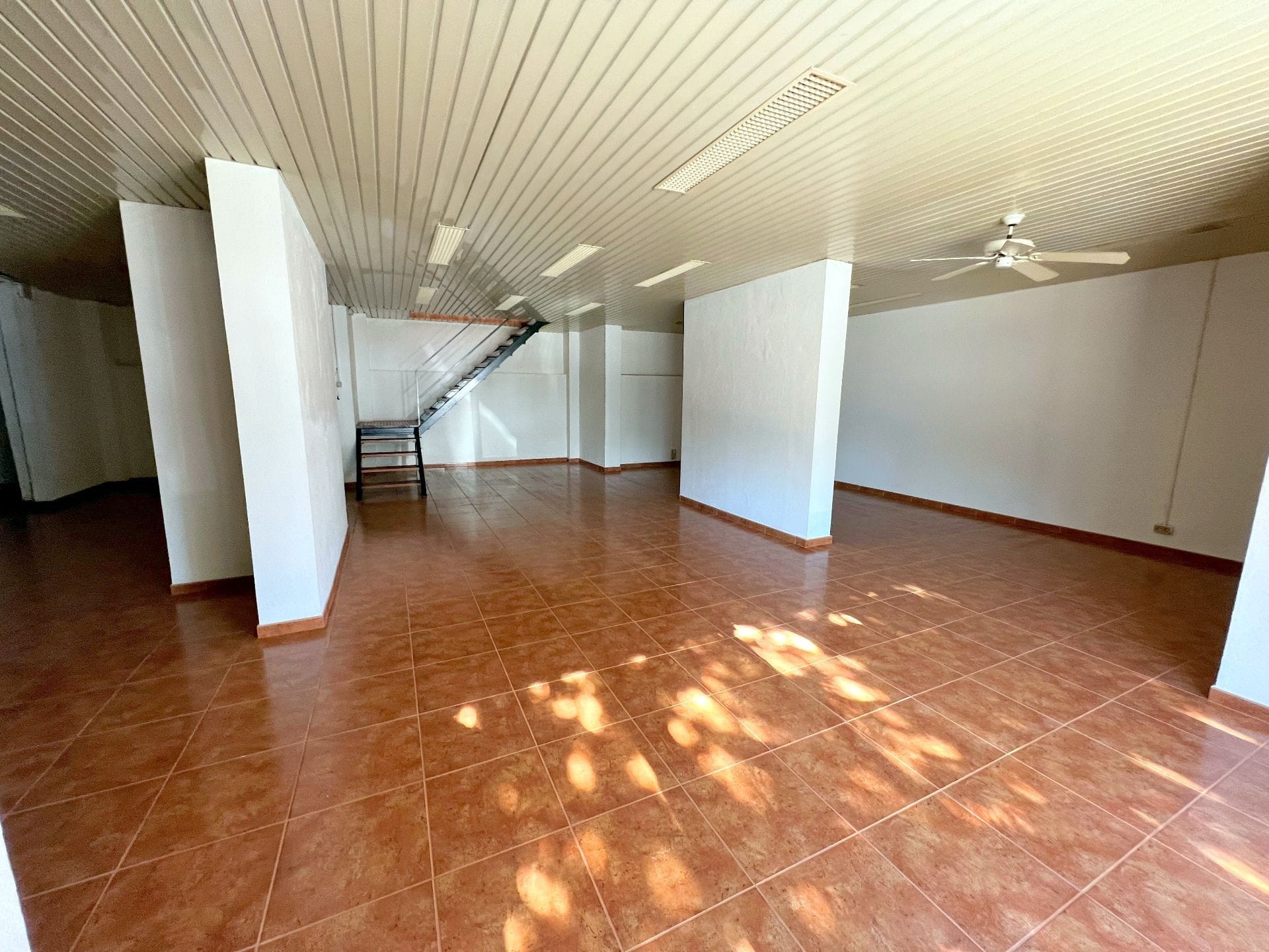 Local comercial en C/ Simón Bolivar 44