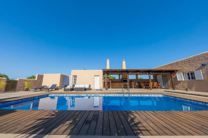 FINCA con Chalet, Casa de Invitaos, Piscina y Jardines