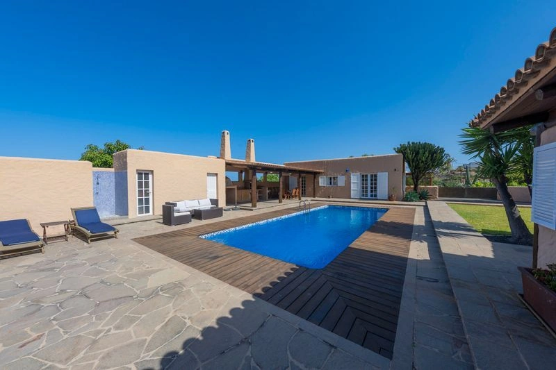 FINCA con Chalet, Casa de Invitaos, Piscina y Jardines