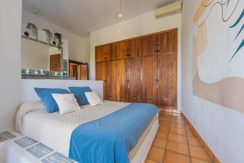FINCA con Chalet, Casa de Invitaos, Piscina y Jardines
