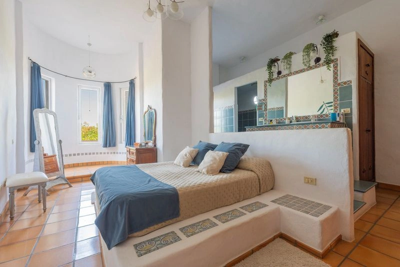 FINCA con Chalet, Casa de Invitaos, Piscina y Jardines