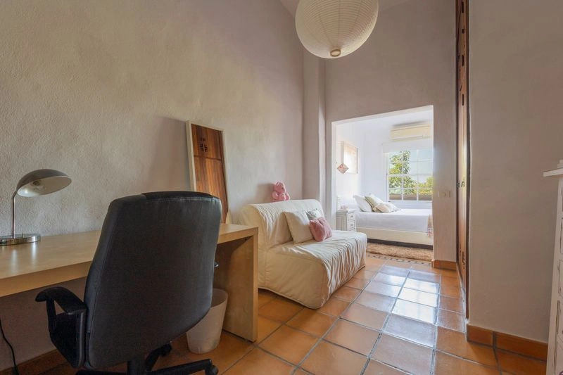 FINCA con Chalet, Casa de Invitaos, Piscina y Jardines