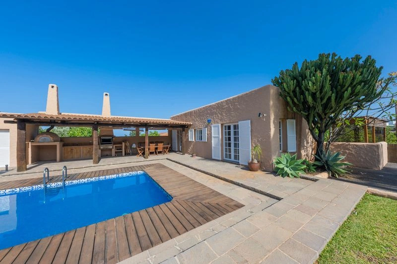 FINCA con Chalet, Casa de Invitaos, Piscina y Jardines