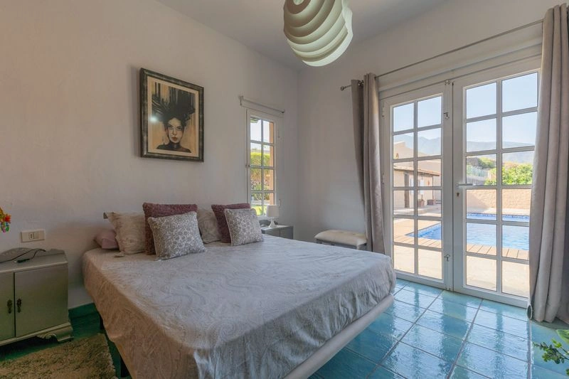 FINCA con Chalet, Casa de Invitaos, Piscina y Jardines