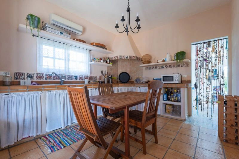 FINCA con Chalet, Casa de Invitaos, Piscina y Jardines